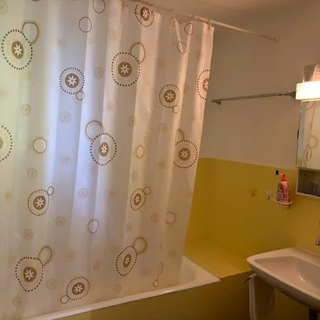 2bdr With View - Free Parking *